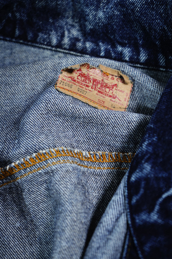 80's "Levi's" -75068-0227 Chemical Washed Denim Jacket-