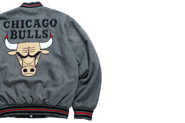 2000's "JH DESIGNS" -"CHICAGO BULLS" Reversible Sports Jacket-
