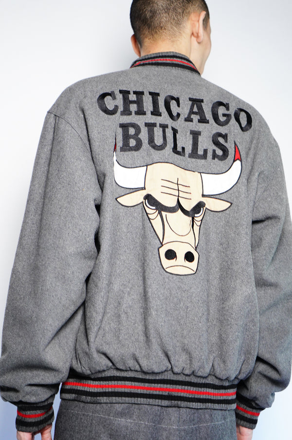 2000's "JH DESIGNS" -"CHICAGO BULLS" Reversible Sports Jacket-