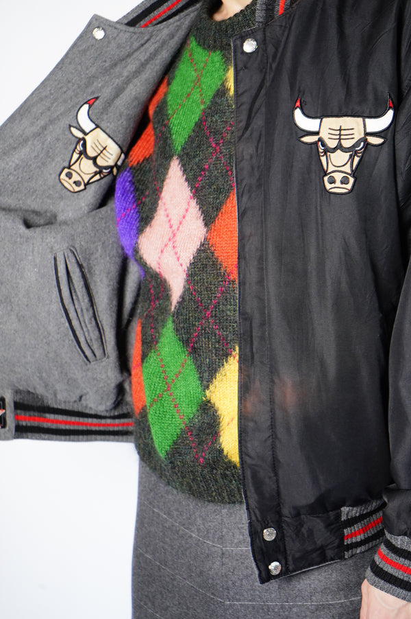 2000's "JH DESIGNS" -"CHICAGO BULLS" Reversible Sports Jacket-