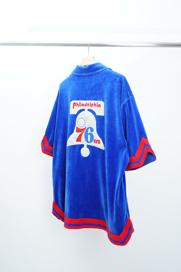 "HARD WOOD CLASSICS" -"Philadelphia 76ers" S/S Zip Shirt-