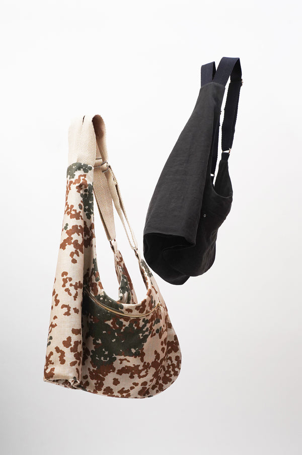 Stand-Up Demimoorebag [Black Linen]