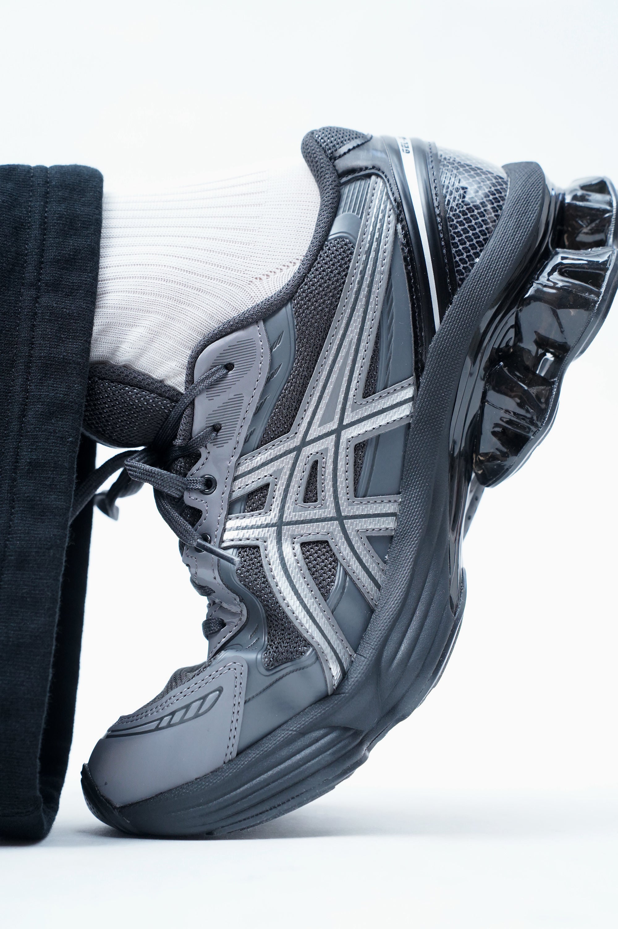 GEL-KINETIC FLUENT- (GRAPHITE GREY/PURE SILVER) – MANHOLE ONLINE STORE