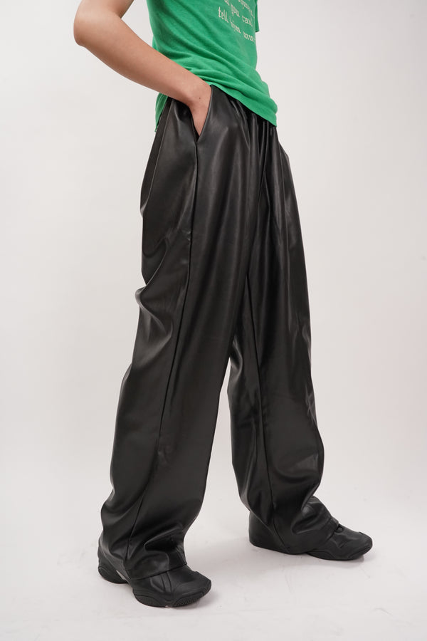 "UNKNOWN" -Fake Leather Baggy Pants-