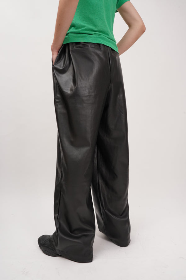 "UNKNOWN" -Fake Leather Baggy Pants-