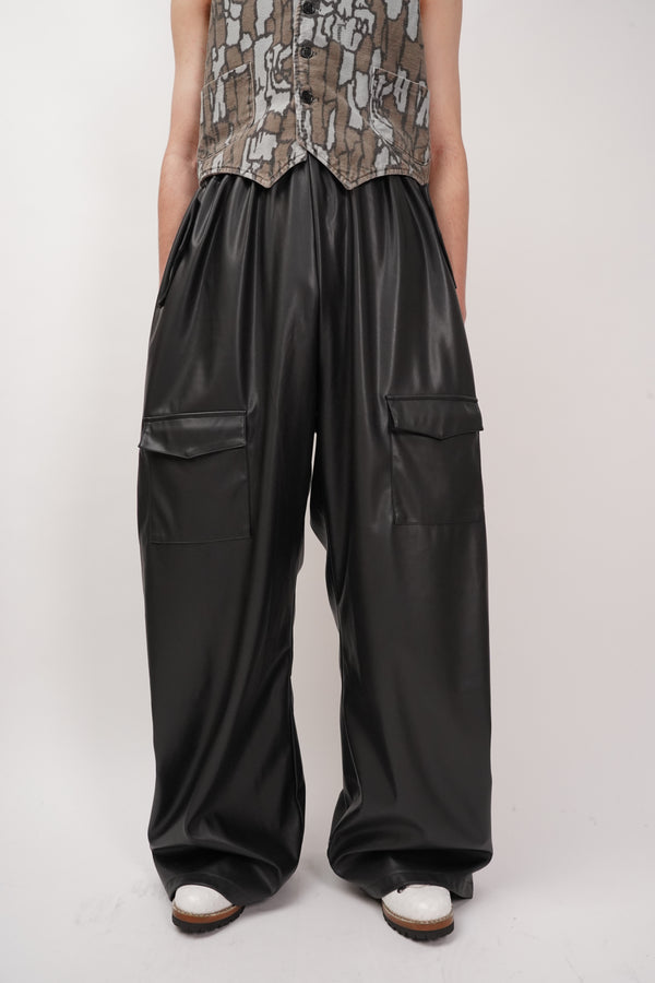 "UNKNOWN" -Fake Leather Baggy Pants-