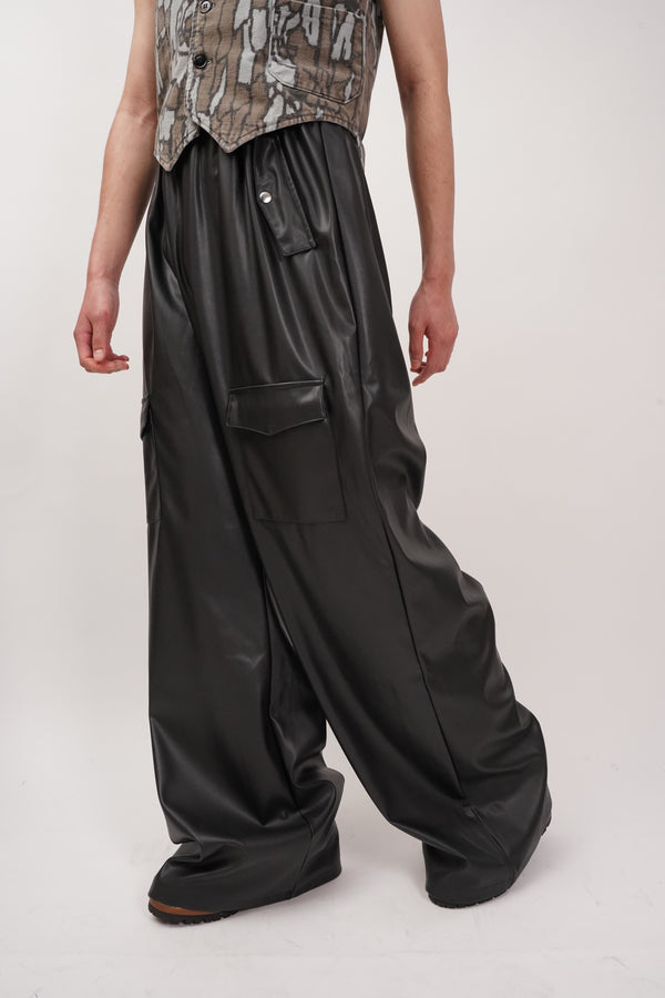 "UNKNOWN" -Fake Leather Baggy Pants-