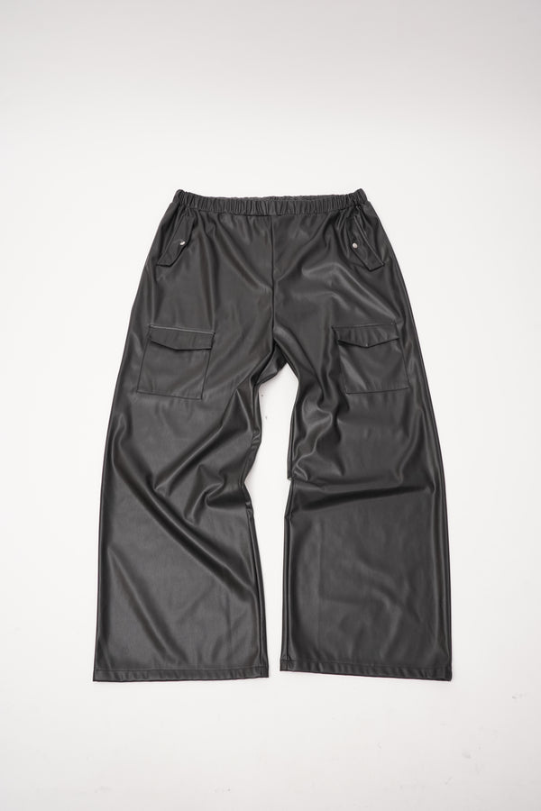 "UNKNOWN" -Fake Leather Baggy Pants-