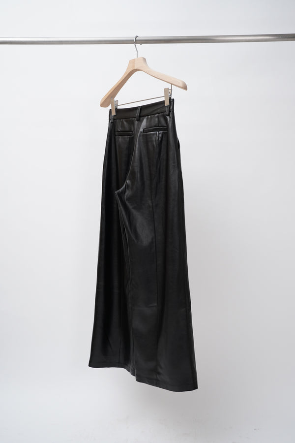 "Unknown" -Fake Leather Baggy Pants-