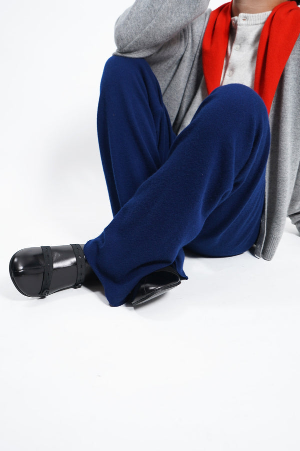 -BUTTON CLOG-