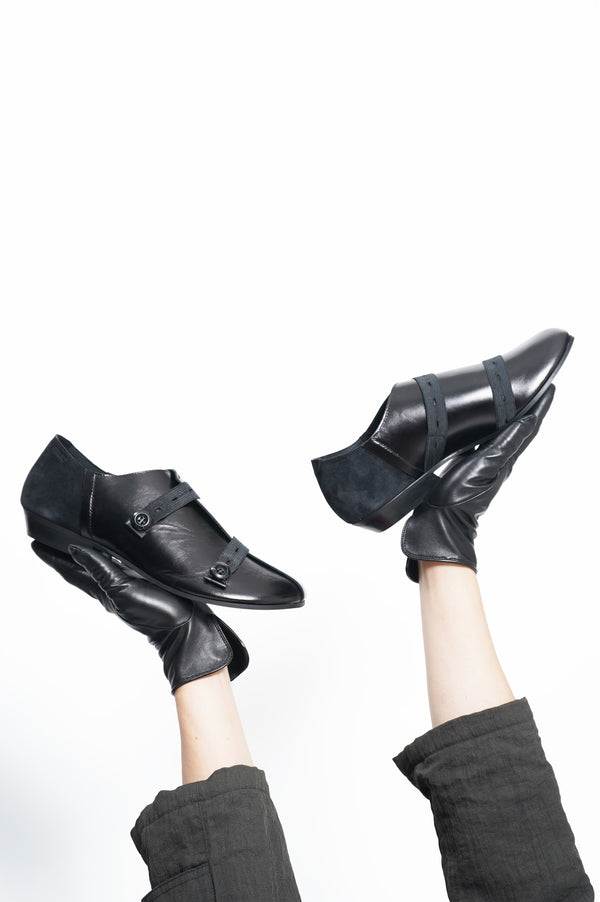 -BUTTON CLOG-