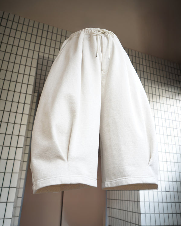 -Pleated Balloon Sweat Shorts-