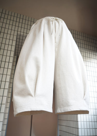 -Pleated Balloon Sweat Shorts-