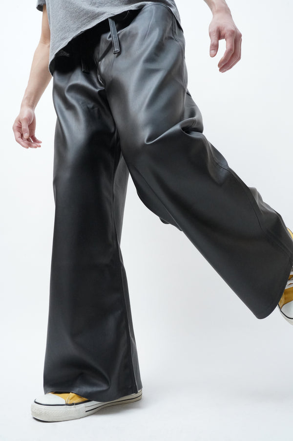 "Levis" -"XL Straight" Fake Leather Wide Pants-