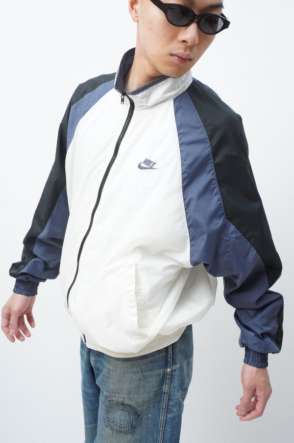 2000's "NIKE" -Radiating Panel Design Nylon Jacket-