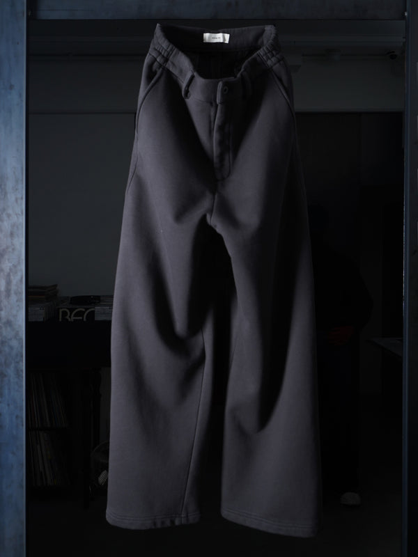 -"REECE" DARTED SWEATPANTS IN SUVIN COTTON-