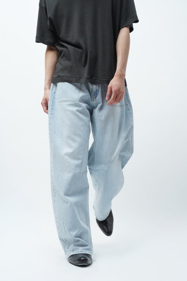 "UNKNOWN" -Wide Tapered Denim-