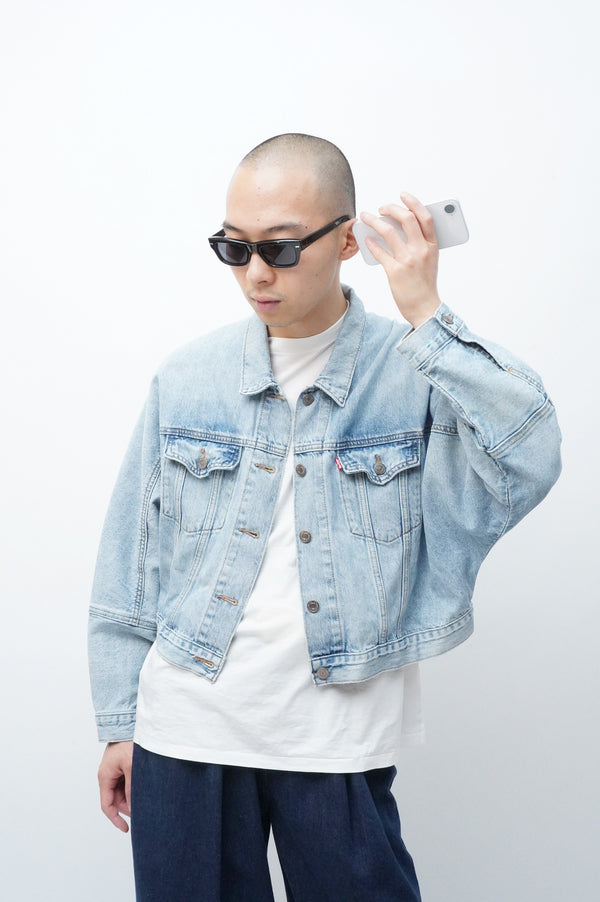 "Levi's" -Short Length Denim Trucker Jacket-