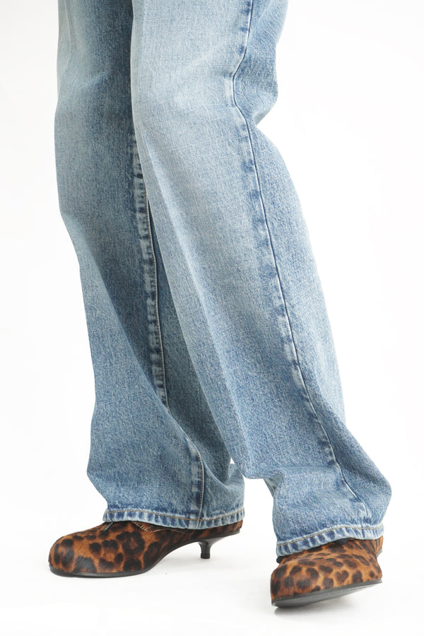 -DYLAN FLARED DENIM PANTS- [WASHED BLUE]