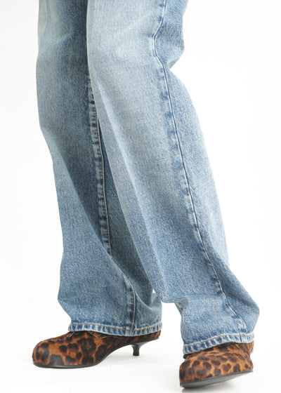 -DYLAN FLARED DENIM PANTS- [WASHED BLUE]
