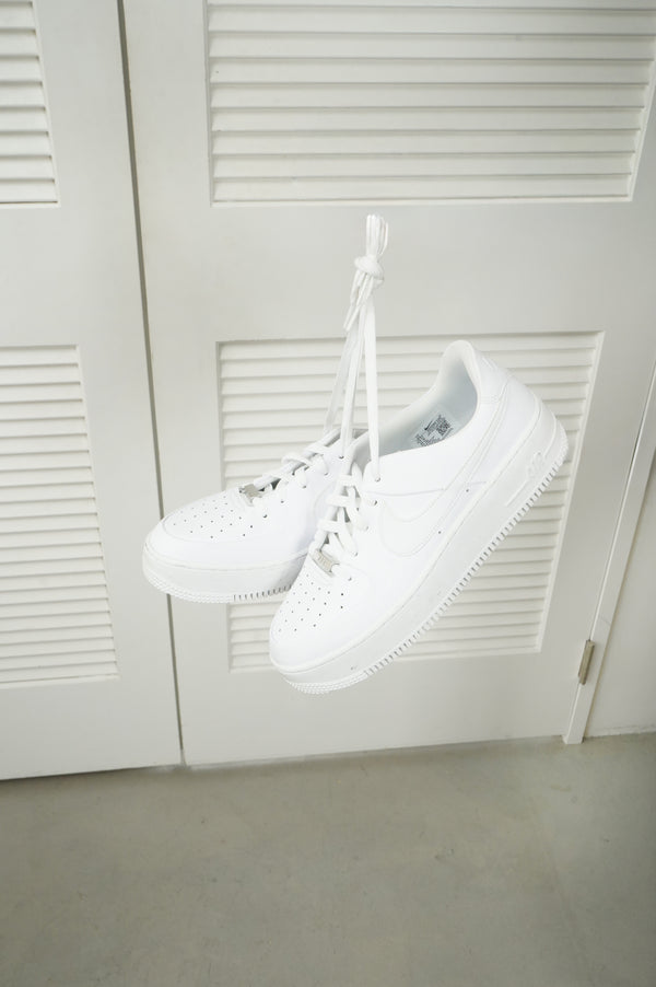 "NIKE" -"AIR FORCE 1 SAGE LOW"