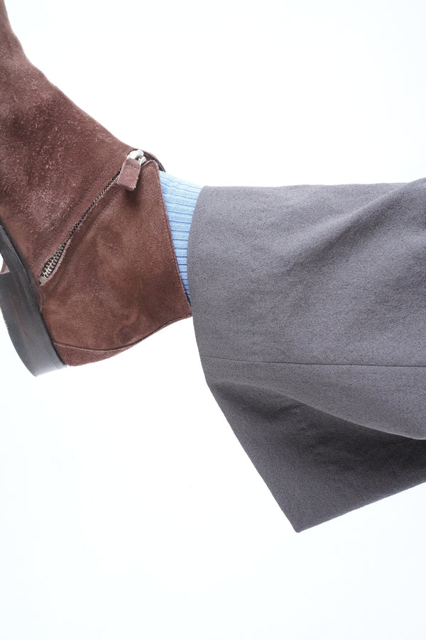 -Tucked baggy pants-