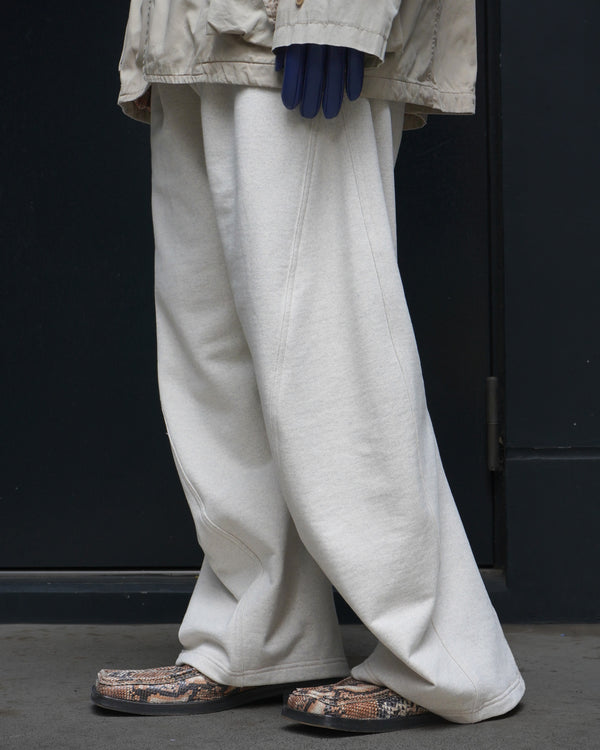 KHOKI -3D Cutting Sweat Pants-