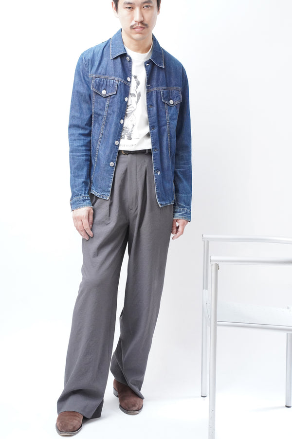 -Tucked baggy pants-