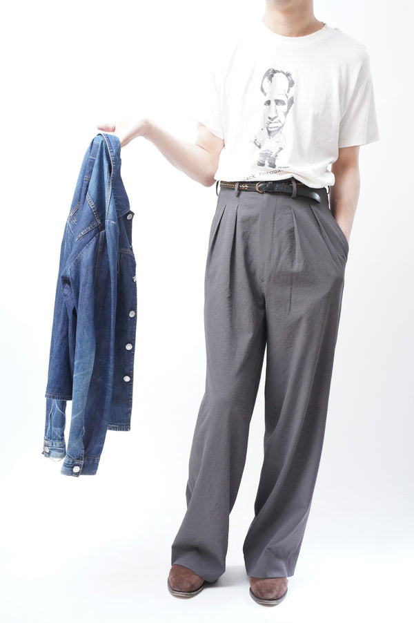 -Tucked baggy pants-