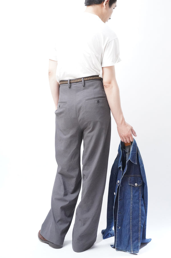 -Tucked baggy pants-