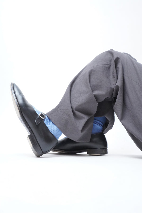 -Tucked baggy pants-