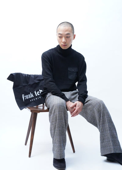 [ARCHIVE EDITION] -BLACK WOOL TURTLE NECK KNIT WITH COIN –